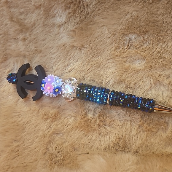 Black and Blue Beaded Pen - Picture 3 of 4